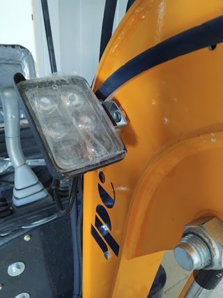 Miniexcavadora JPC con mandos tipo joystick