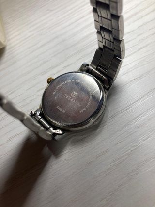 Reloj Titan bicolor