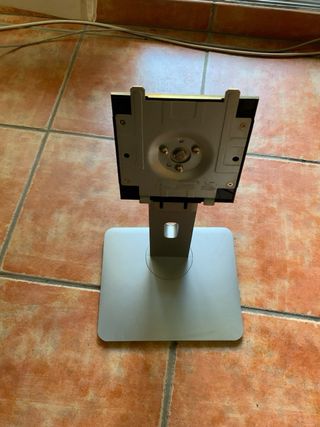 Soporte de monitor plateado DELL