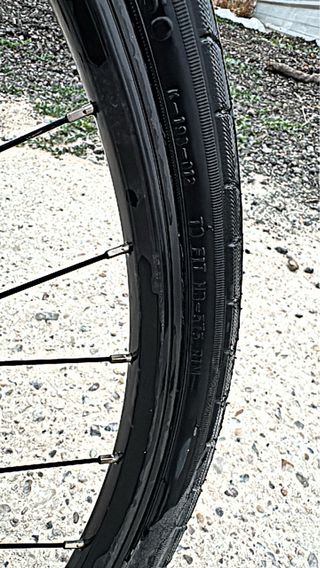 Bicicleta de montaña negra y verde
