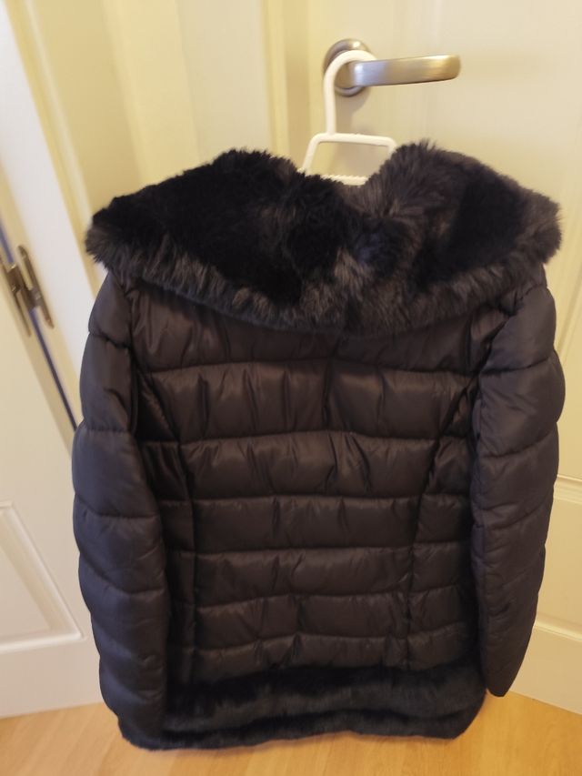 Abrigo negro de mujer talla 40 con pelo