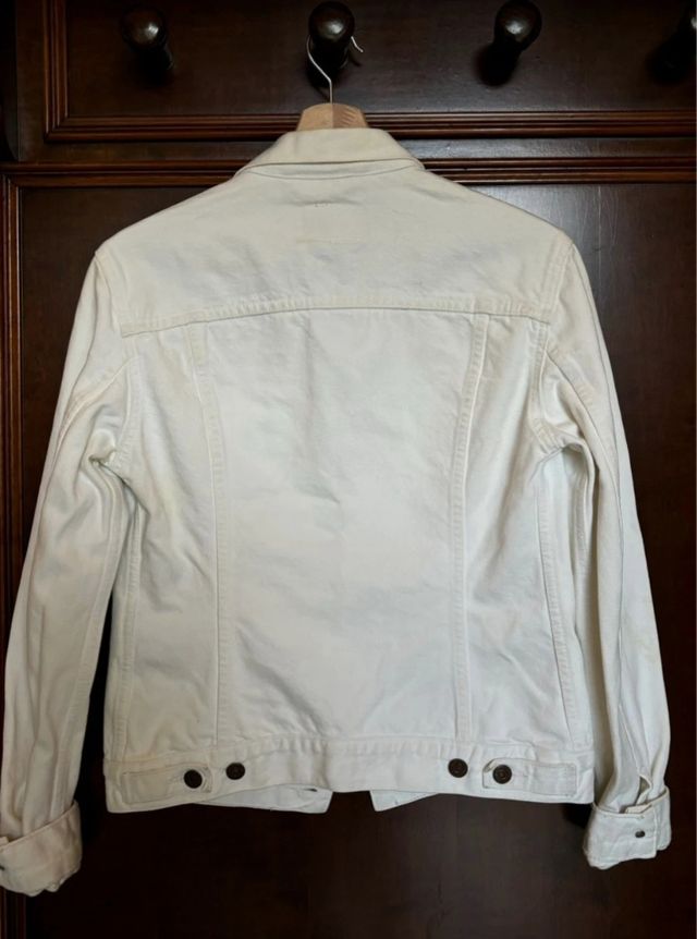 Cazadora Levi's color blanco