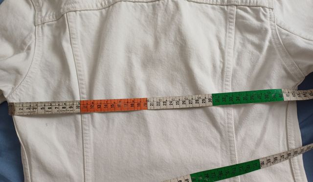 Cazadora Levi's color blanco