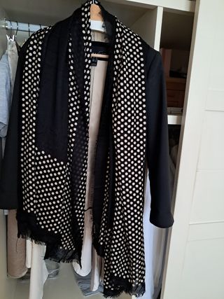 Pañuelo Massimo Dutti Negro y beige. Como nuevo.
