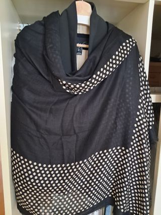 Pañuelo Massimo Dutti Negro y beige. Como nuevo.