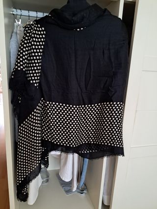 Pañuelo Massimo Dutti Negro y beige. Como nuevo.