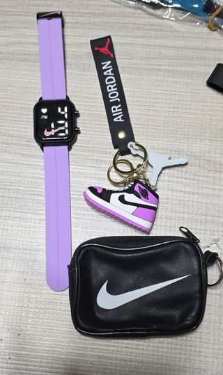 Orologio più portachiavi più borsello vari colori 