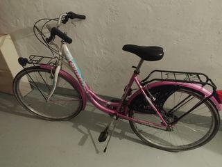 Bicicleta de paseo rosa