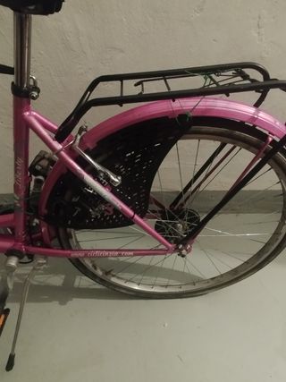 Bicicleta de paseo rosa
