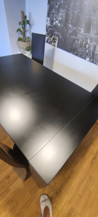 Mesa comedor negra con 4 sillas