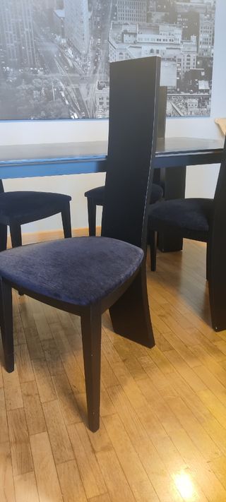 Mesa comedor negra con 4 sillas