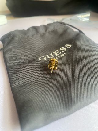 Pendientes guess sin estrenar con certificado