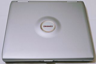 Ordenador portátil Compaq Presario 2100 plateado