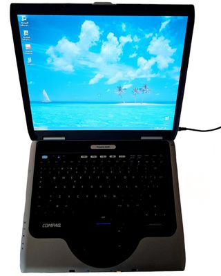 Ordenador portátil Compaq Presario 2100 plateado