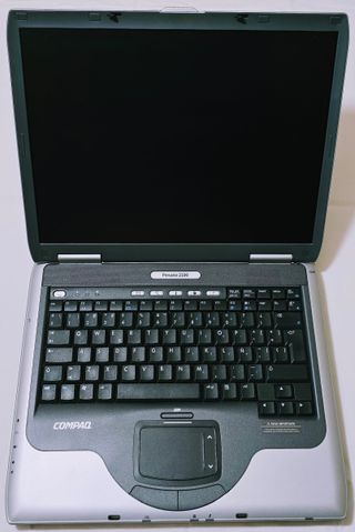 Ordenador portátil Compaq Presario 2100 plateado