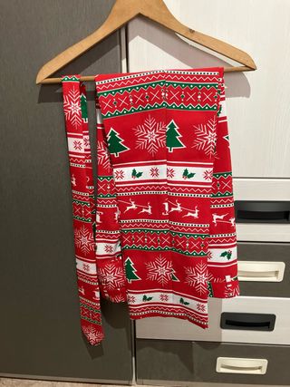 Traje Navideño Rojo con Estampado Festivo