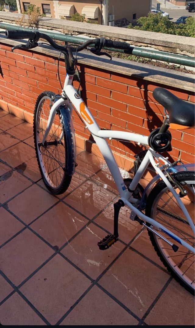 Bicicleta Decathlon blanca