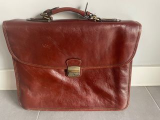 Maletín de piel marrón