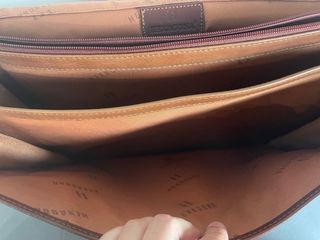 Maletín de piel marrón