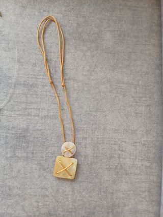 Collar con colgante de nácar