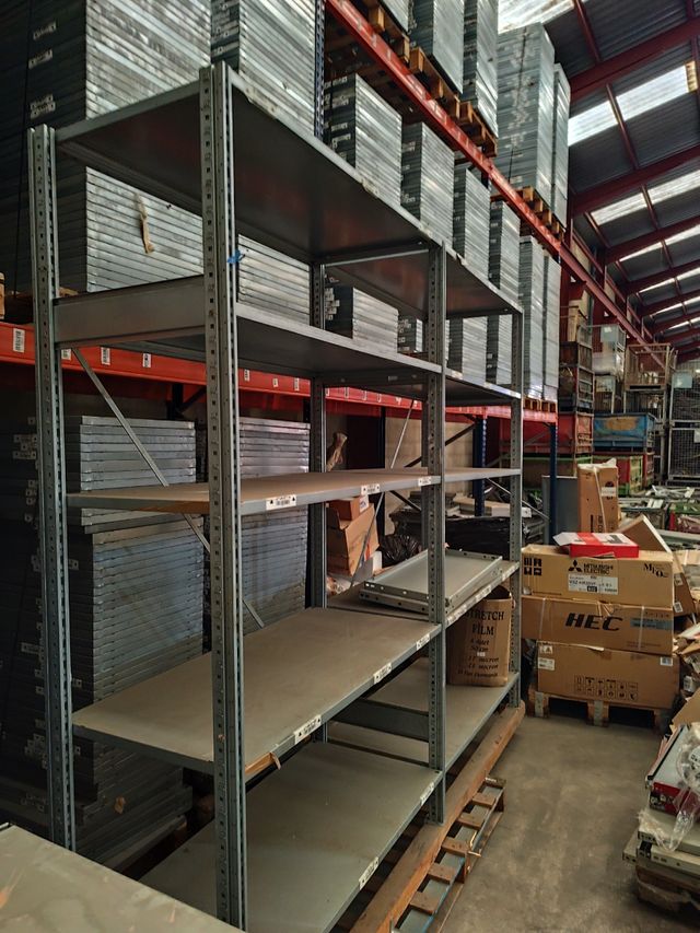 ESTANTERÍAS METÁLICAS