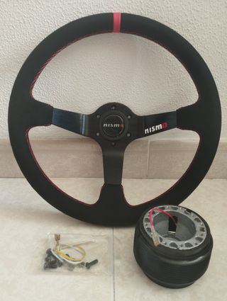 Volante desplazado piel vuelta Nismo y piña Nissan