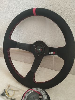 Volante desplazado piel vuelta Nismo y piña Nissan