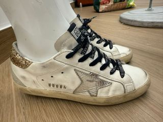 Golden Goose Sneakers Blancas y Doradas