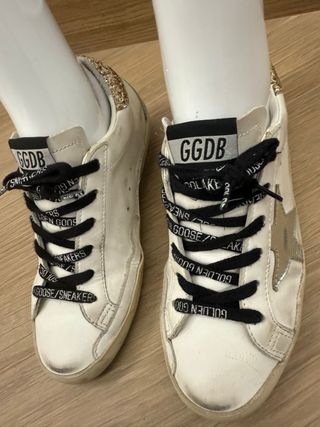 Golden Goose Sneakers Blancas y Doradas