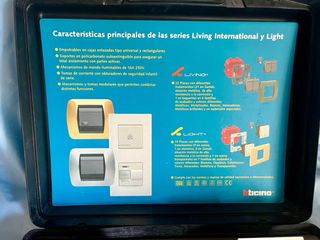 Maletín Muestras Embellecedores Luz bticino