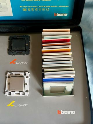 Maletín Muestras Embellecedores Luz bticino