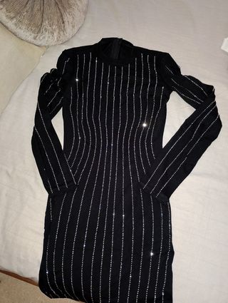 Vestido negro con detalles plateados