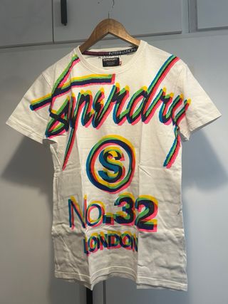 Camisetas varias de diferentes estilos y lugares