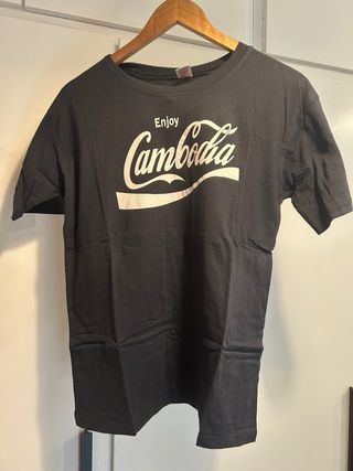 Camisetas varias de diferentes estilos y lugares