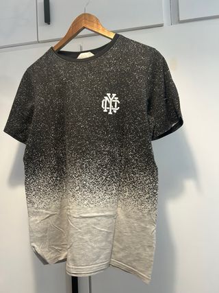 Camisetas varias de diferentes estilos y lugares