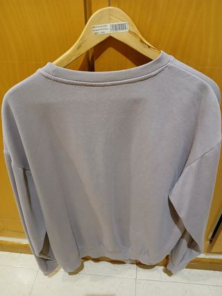 Sudadera marca H&M.Color beis grisaceo
