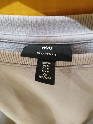 Sudadera marca H&M.Color beis grisaceo