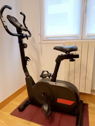 Bicicleta estática con pantalla digital