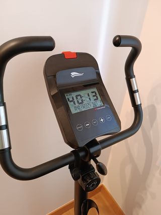 Bicicleta estática con pantalla digital