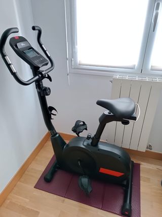 Bicicleta estática con pantalla digital