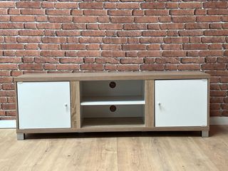 Mueble de tv Nuevo! con dos puertas