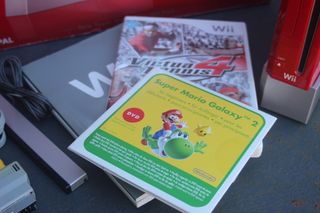 Nintendo Wii Rossa 25° Anniversario + Giochi