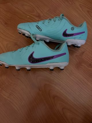 Botas de fútbol Nike Tiempo Tacos, número 35