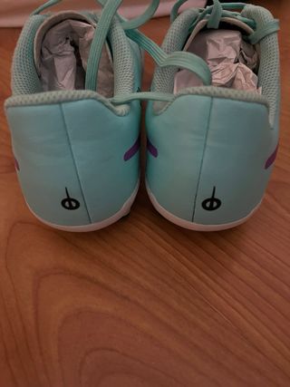Botas de fútbol Nike Tiempo Tacos, número 35