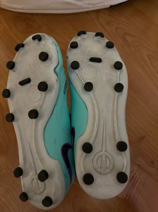 Botas de fútbol Nike Tiempo Tacos, número 35