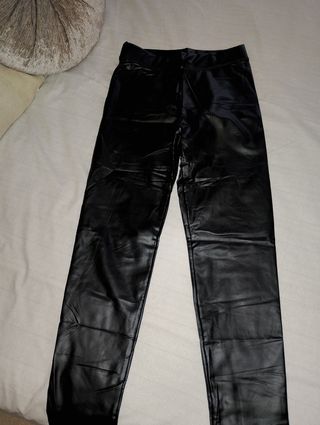 Leggings negros efecto piel