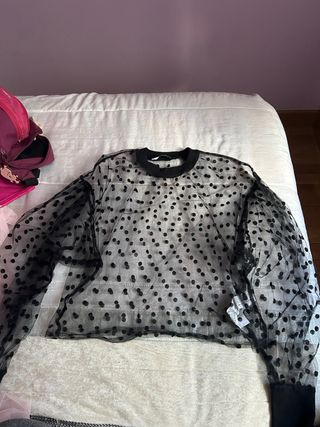 Camiseta transparente de lunares negra