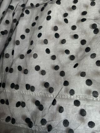 Camiseta transparente de lunares negra