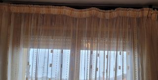 Tende a pacchetto beige e bianche
