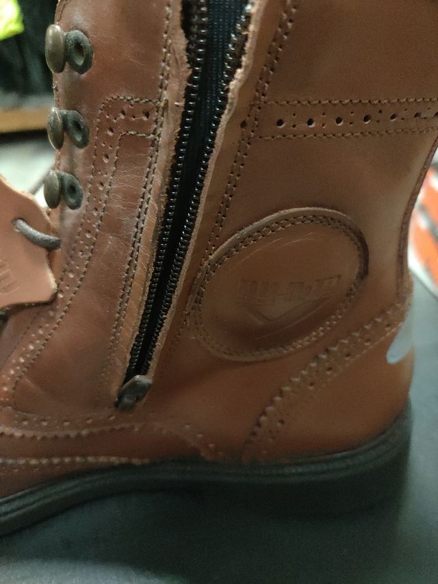 Botas moto marca bicity piel  caballero número 41